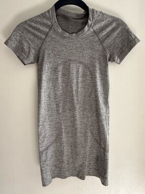 Lululemon Swiftly Tech Heather Gray Short Sleeve Shirt Size 4 | 0039